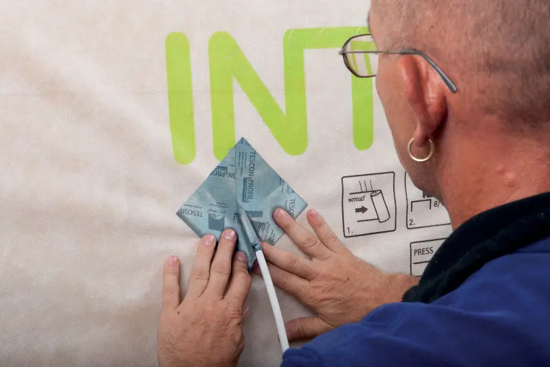 pro clima TESCON INVEX samolepící 3D vnější roh